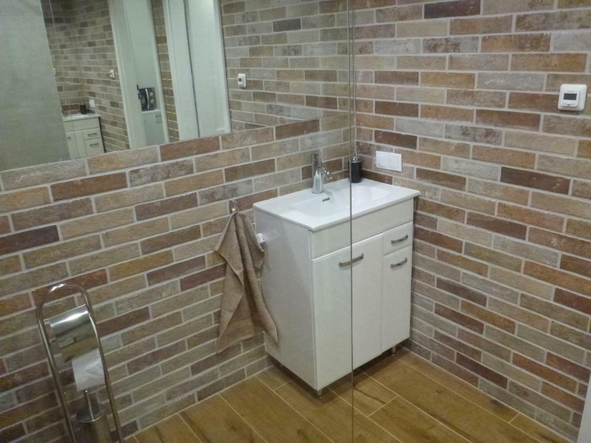 Apartament Na Brodatego Wroclaw Luaran gambar